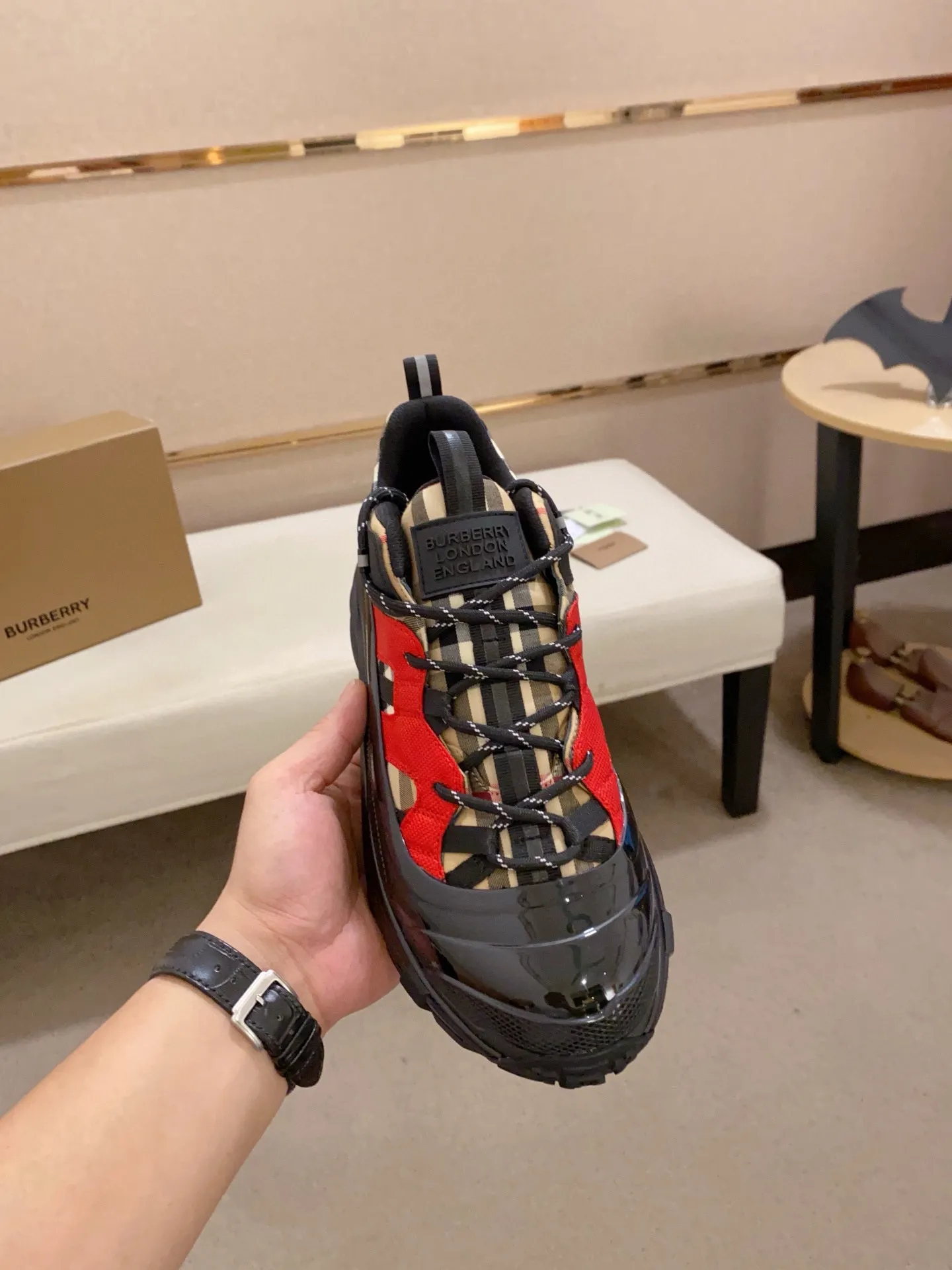 Men's shoes 💰: 640💰🇮🇹🇮🇹BURBERRY's top purchasing agents are available simultaneously at the counter. 🔍🔍Synchronized sales. Positive code number: 38-46. Italian imported cowhide, fully imported sheepskin lining, sole: original sole provided by the original factory, exclusive movable molded sole, super comfortable, original factory follow-up goods, 🔍🔍high quality, you can enter and exit the counter at will, welcome to compare
